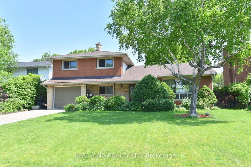 372 Fennell Avenue W
