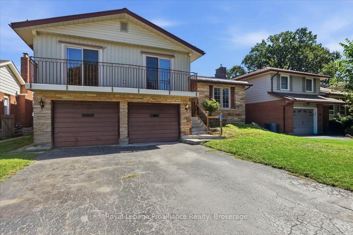 28 Kensington Crescent • Belleville, ON photo 2