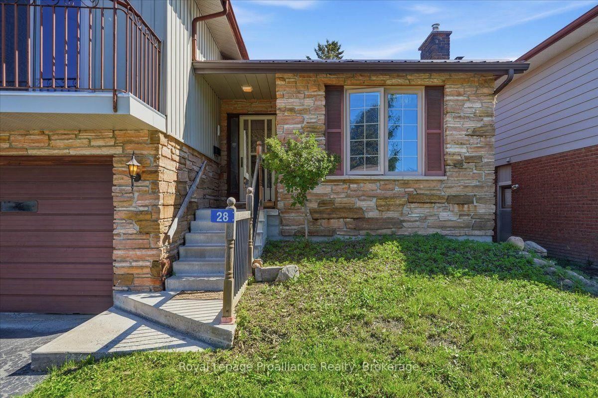 28 Kensington Crescent • Belleville, ON photo 3