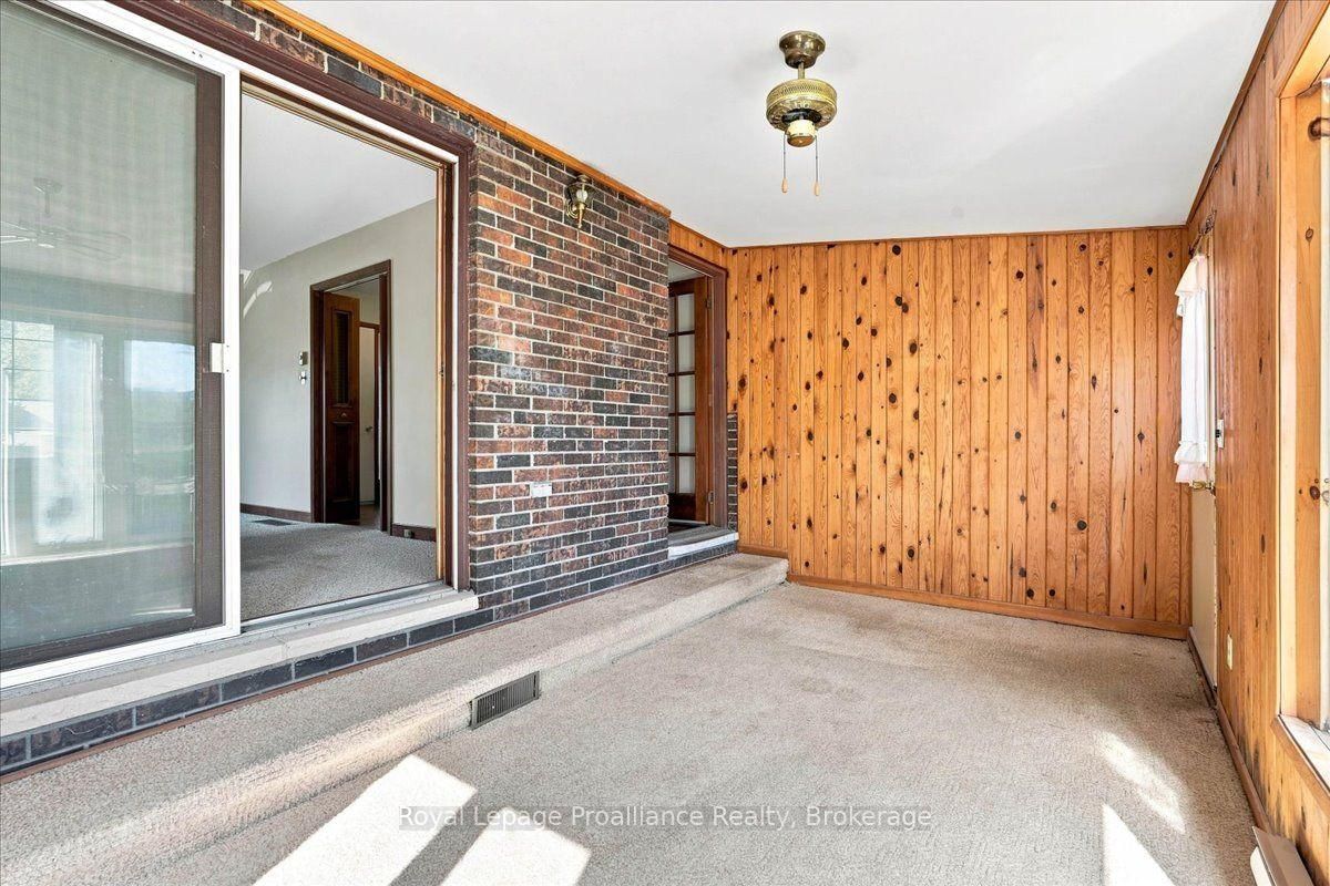 28 Kensington Crescent • Belleville, ON photo 9
