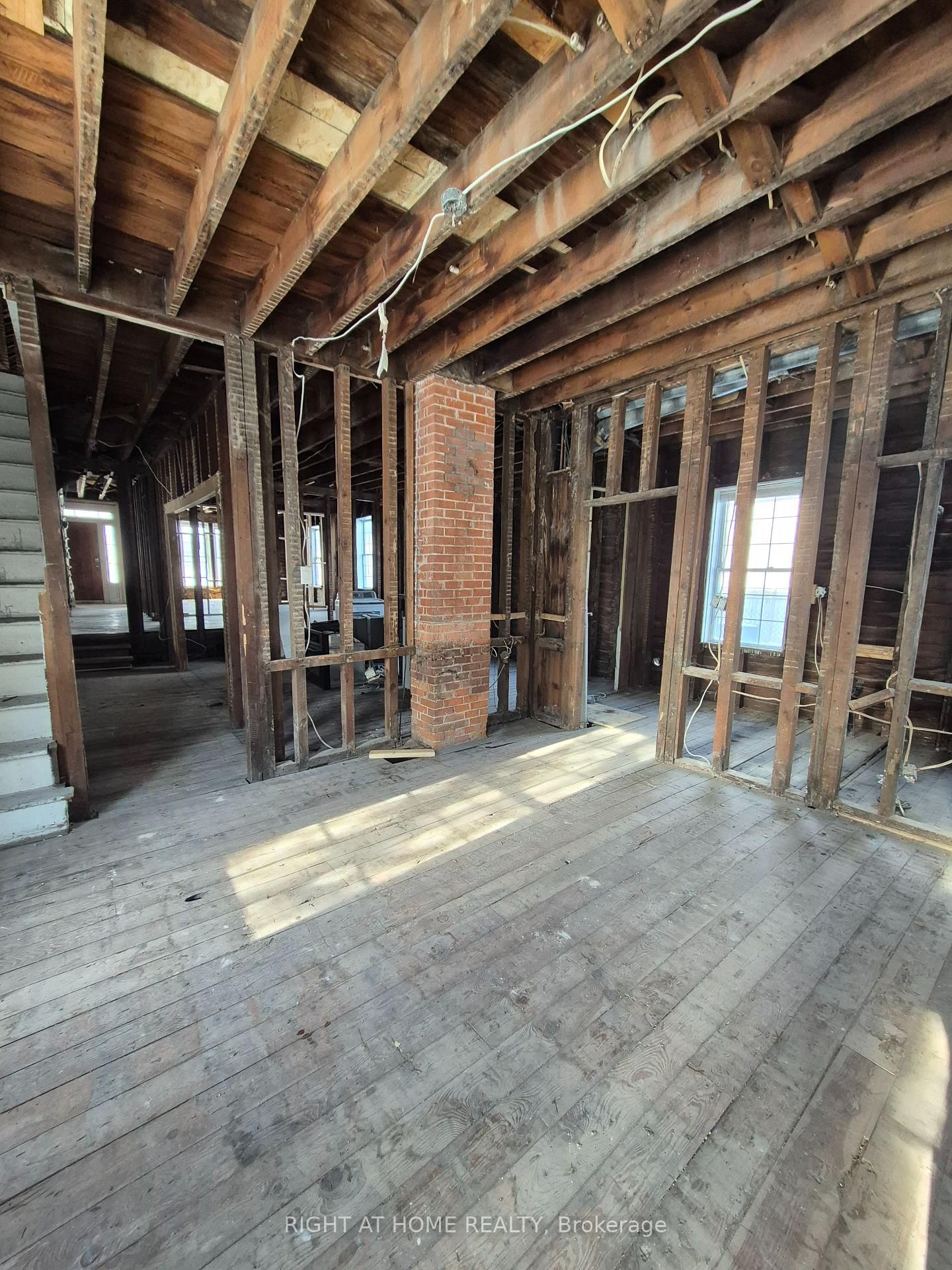 18 Merritt Street • St. Catharines, ON photo 4