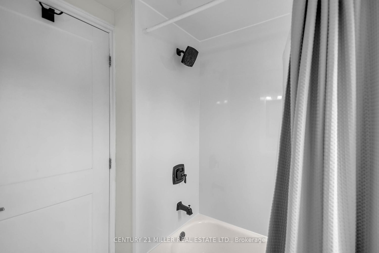 16 Wexford Avenue N • Hamilton, ON photo 18