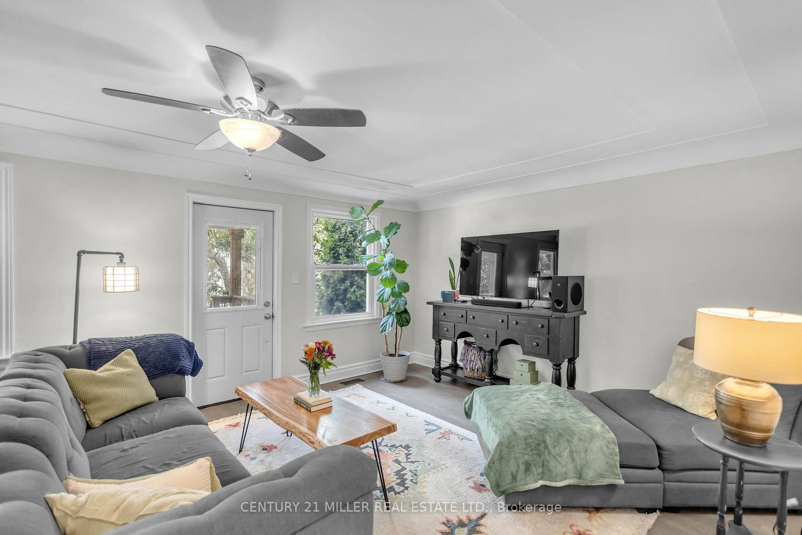 16 Wexford Avenue N • Hamilton, ON photo 3