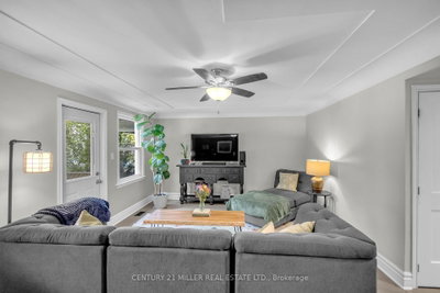 16 Wexford Avenue N • Hamilton, ON photo 6