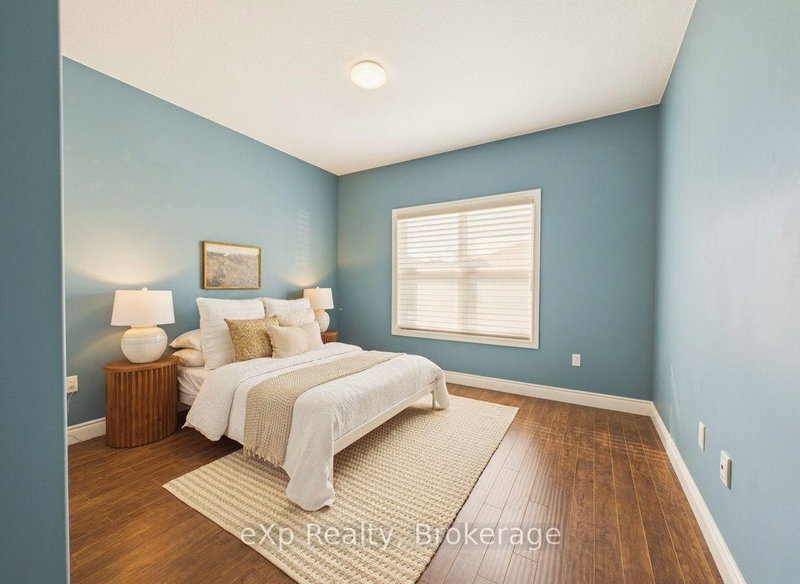 246 GREY St E photo 5