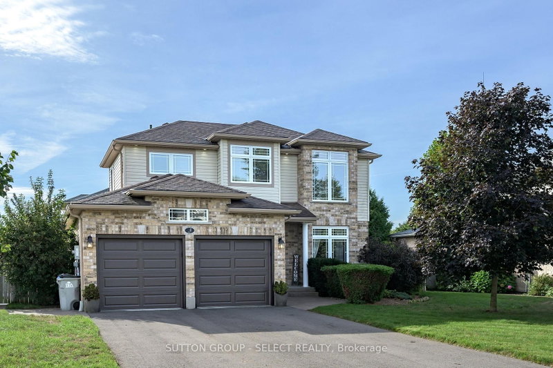 3 Fieldstone Crescent N