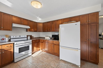 3 Fieldstone Crescent N • Middlesex Centre, ON photo 9