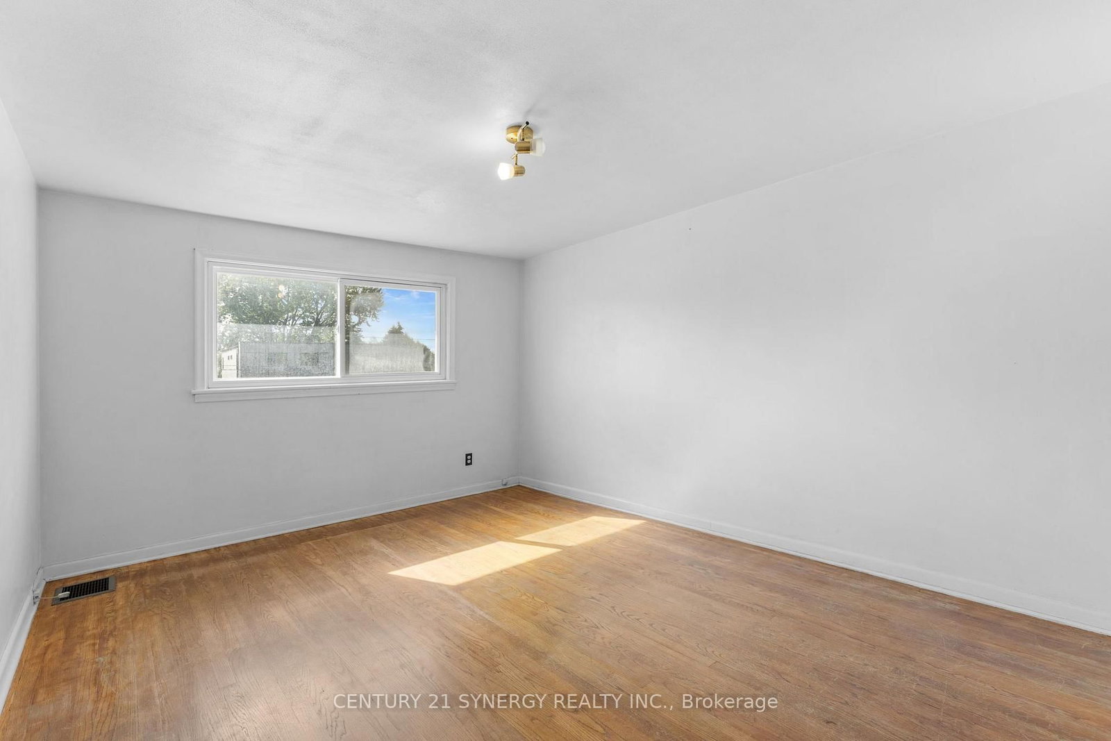 1711 Baseline Road • Ottawa, ON photo 15