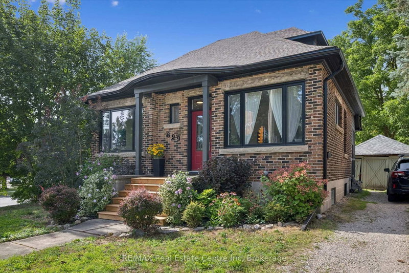 699 ST ANDREW Street W