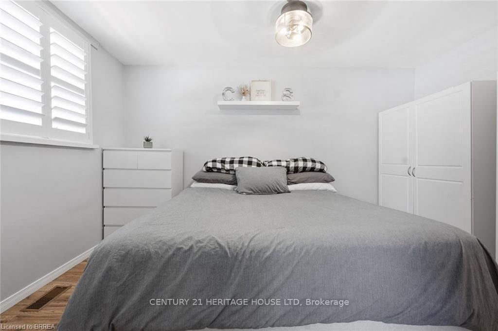 141 East Avenue • Brantford, ON photo 11