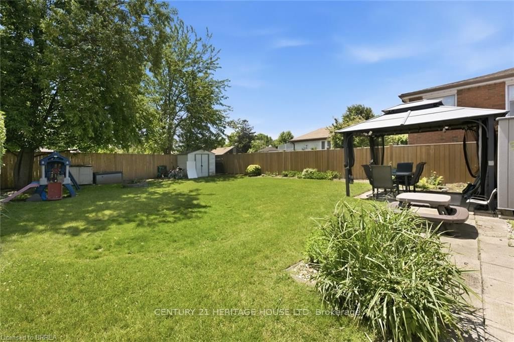141 East Avenue • Brantford, ON photo 23
