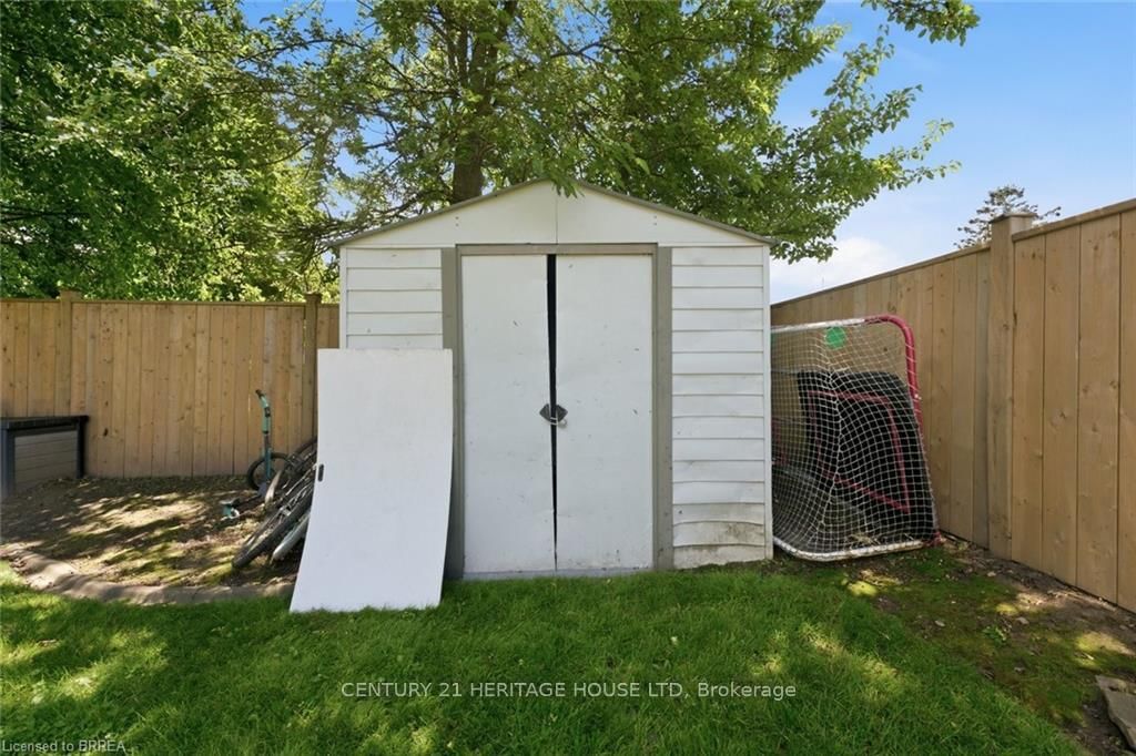 141 East Avenue • Brantford, ON photo 24
