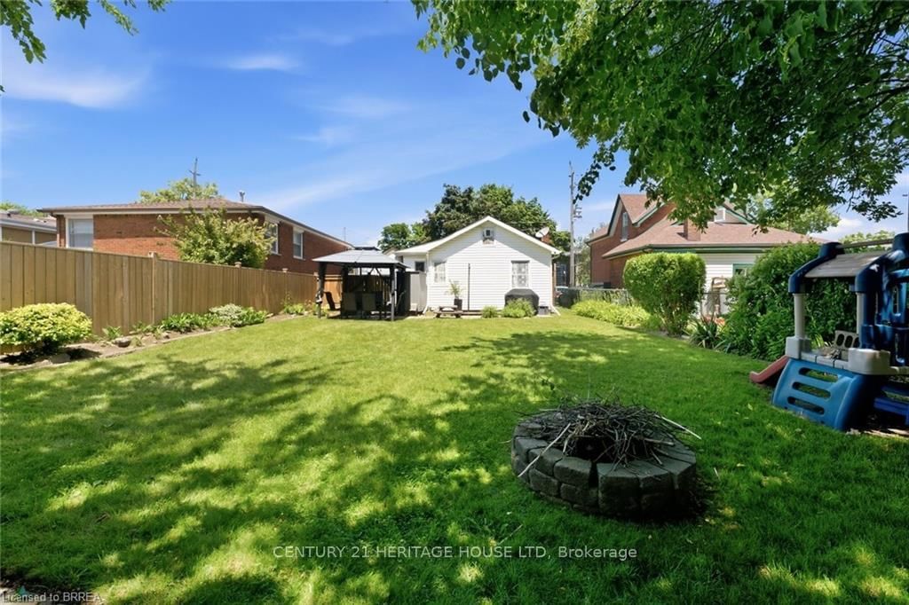 141 East Avenue • Brantford, ON photo 25