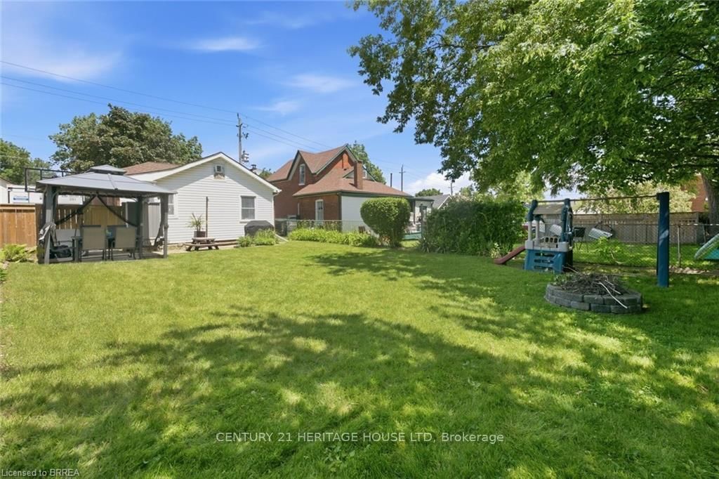141 East Avenue • Brantford, ON photo 27