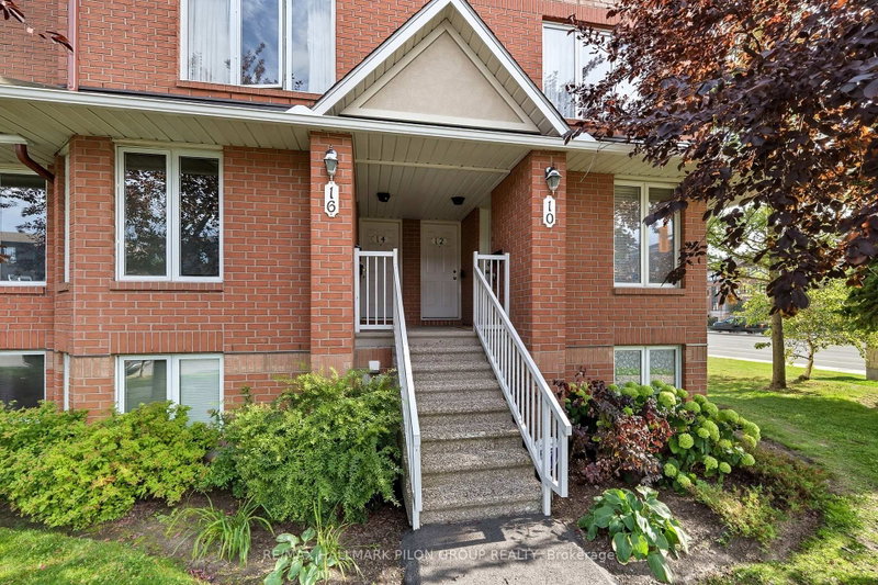 10 Lakepointe Drive