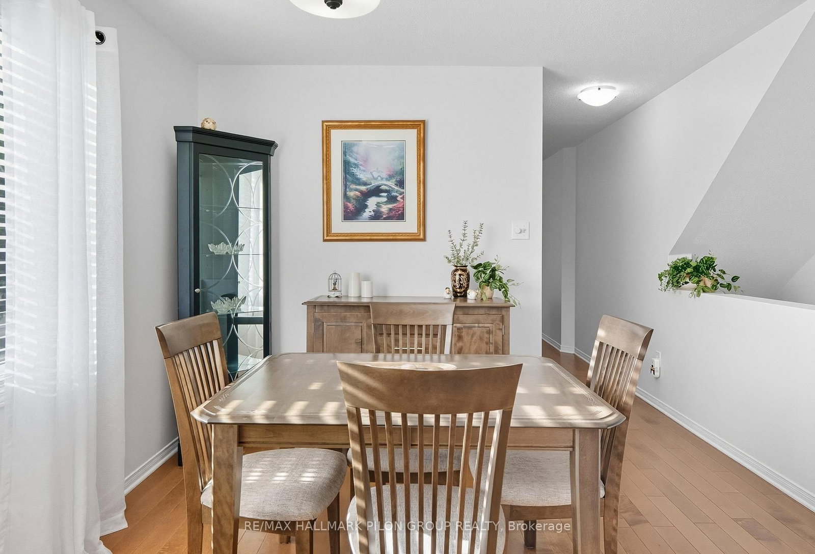 10 Lakepointe Drive • Orleans, ON photo 5