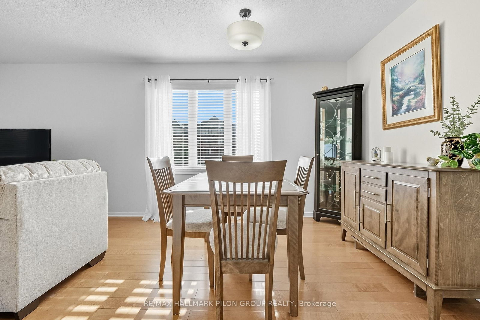 10 Lakepointe Drive • Orleans, ON photo 6