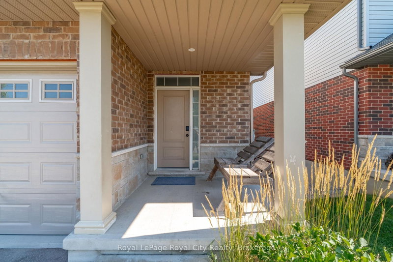 7 - 269 Watson Parkway N