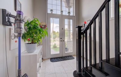 4 Chartwell Circle S • Hamilton, ON photo 4