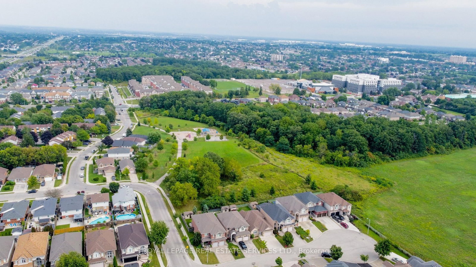 4 Chartwell Circle S • Hamilton, ON photo 46