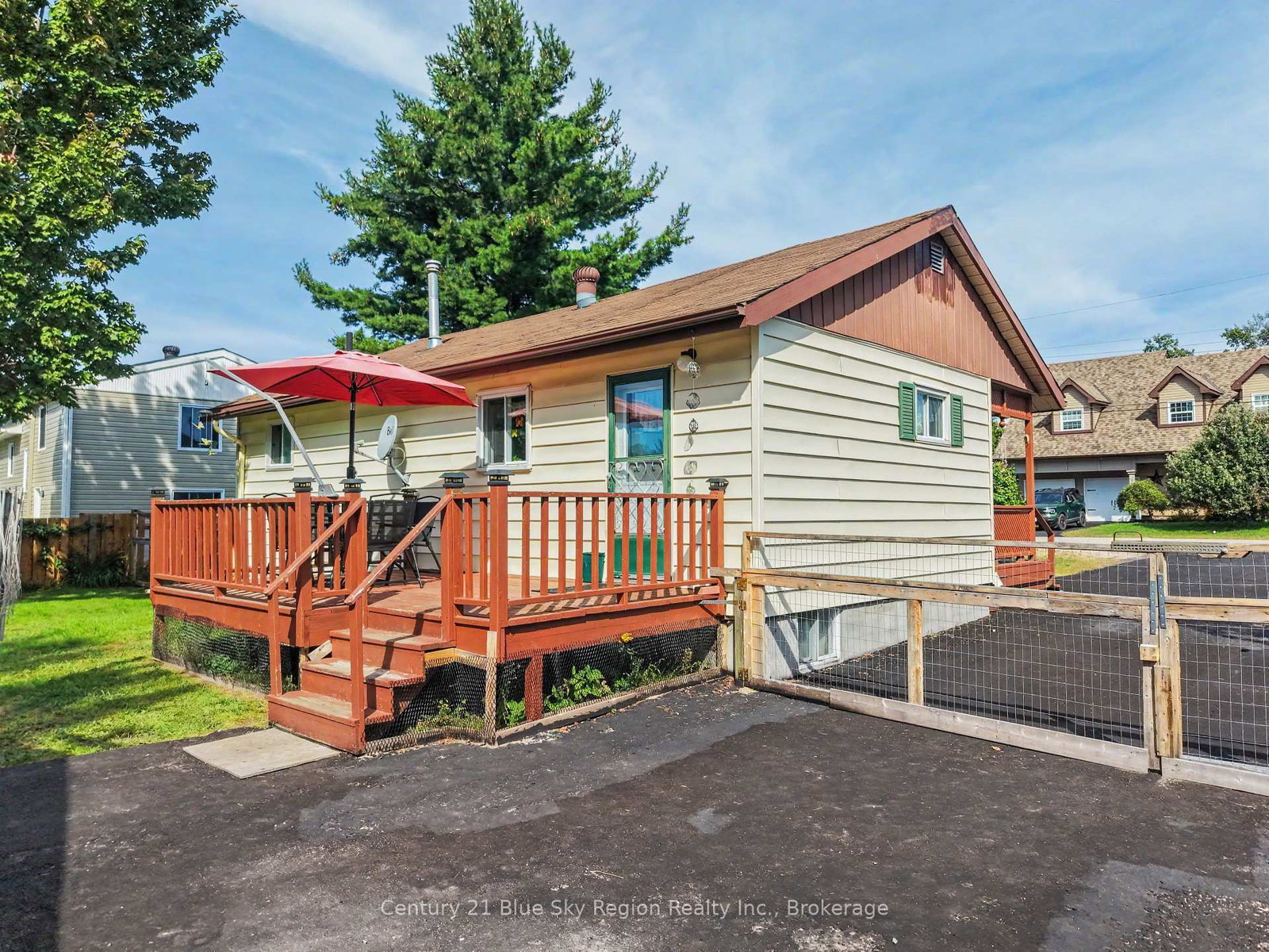 383 Angus Street • North Bay, ON photo 2