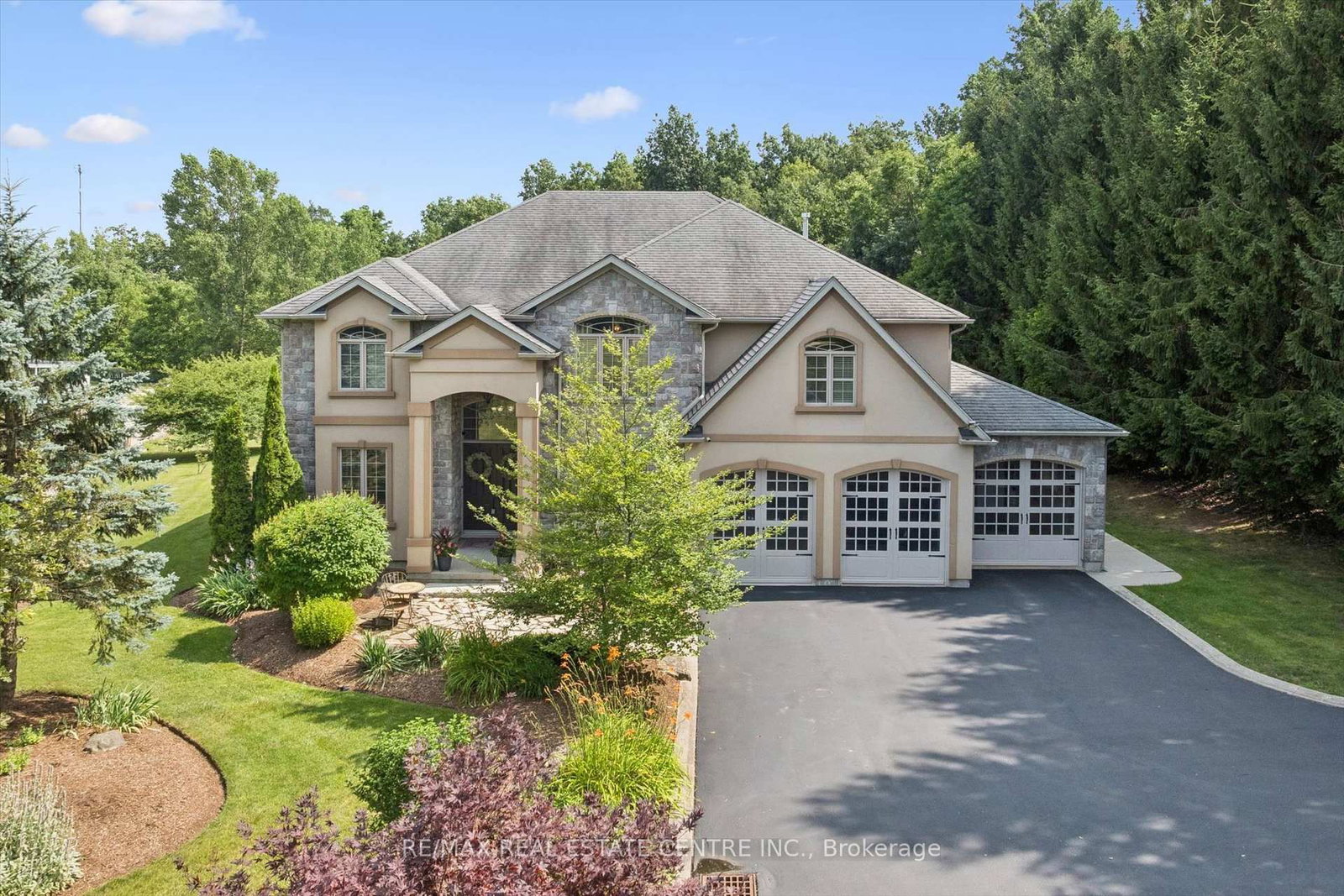 332 Scenic Drive • Saint George, ON photo 1