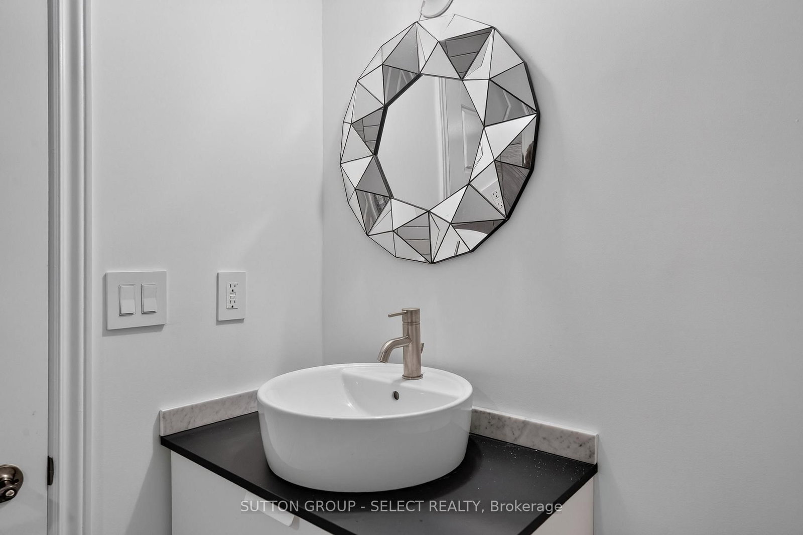 1295 York Street • London East, ON photo 32