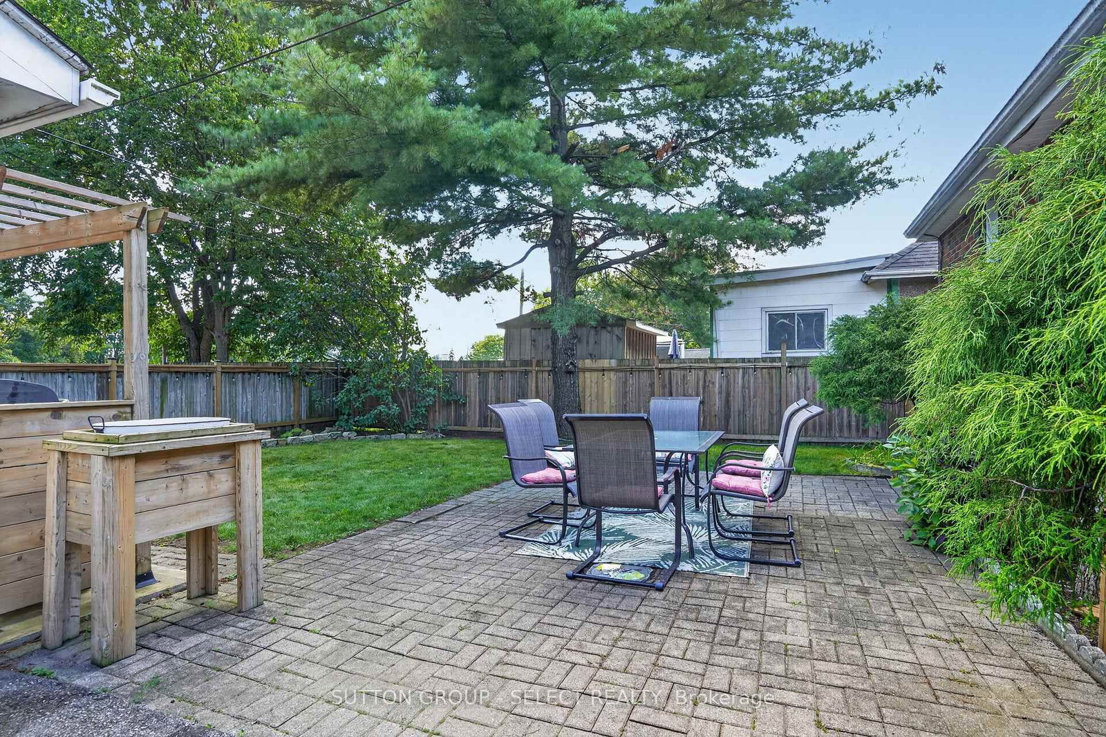 1295 York Street • London East, ON photo 37