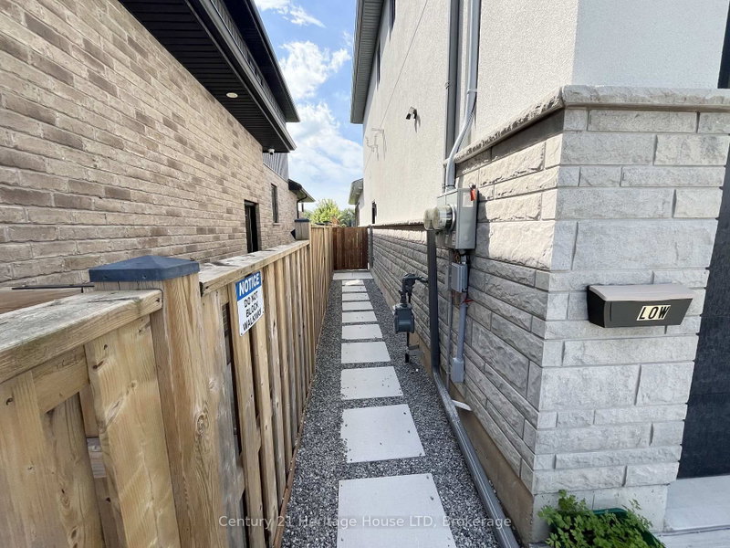 LOWER Unit - 99A Moffatt Street