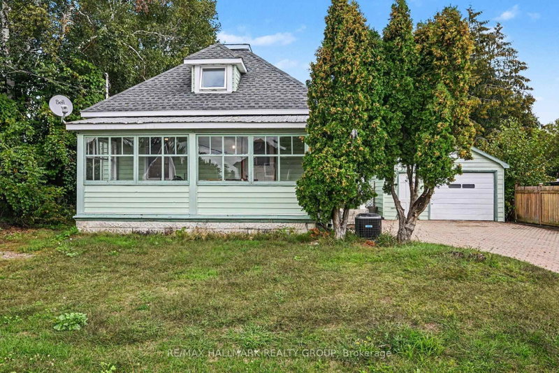 617 Roy Street W