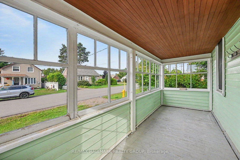 617 Roy Street W