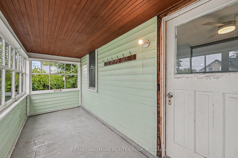 617 Roy St W photo 4