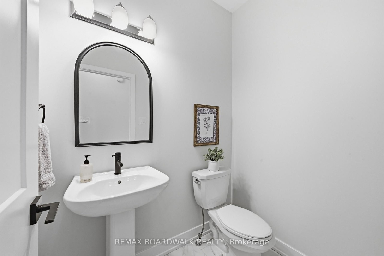 5 Morrall Court • Arnprior, ON photo 4