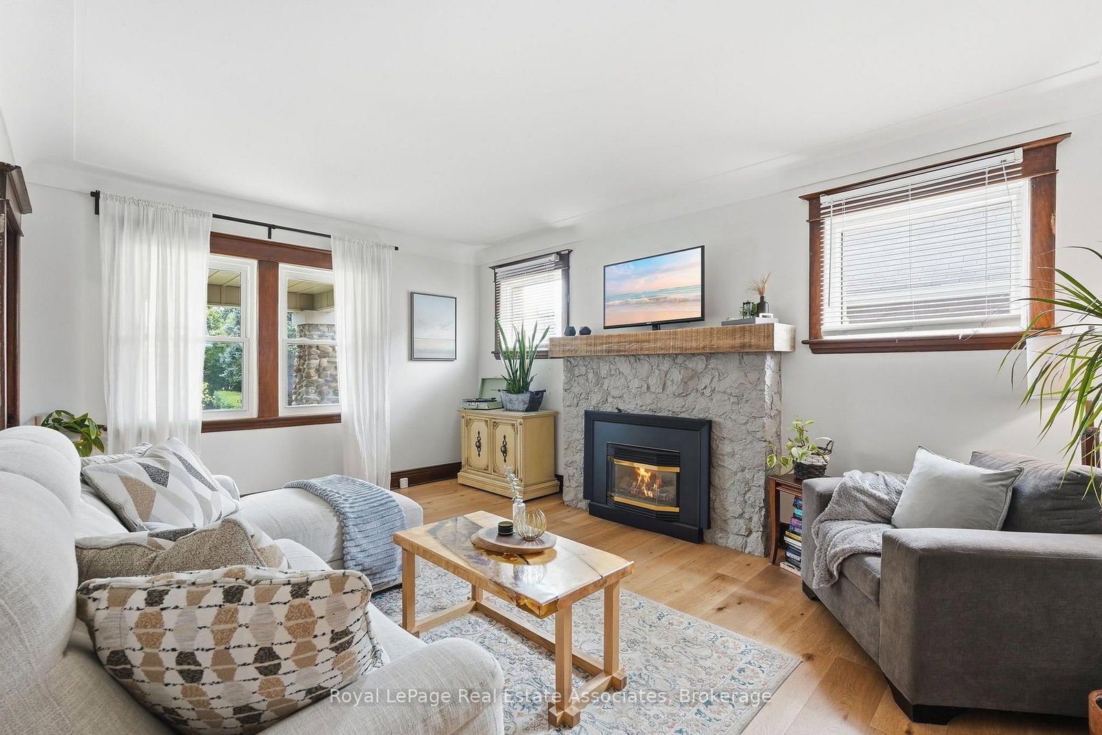 96 Huxley Avenue S • Hamilton, ON photo 14