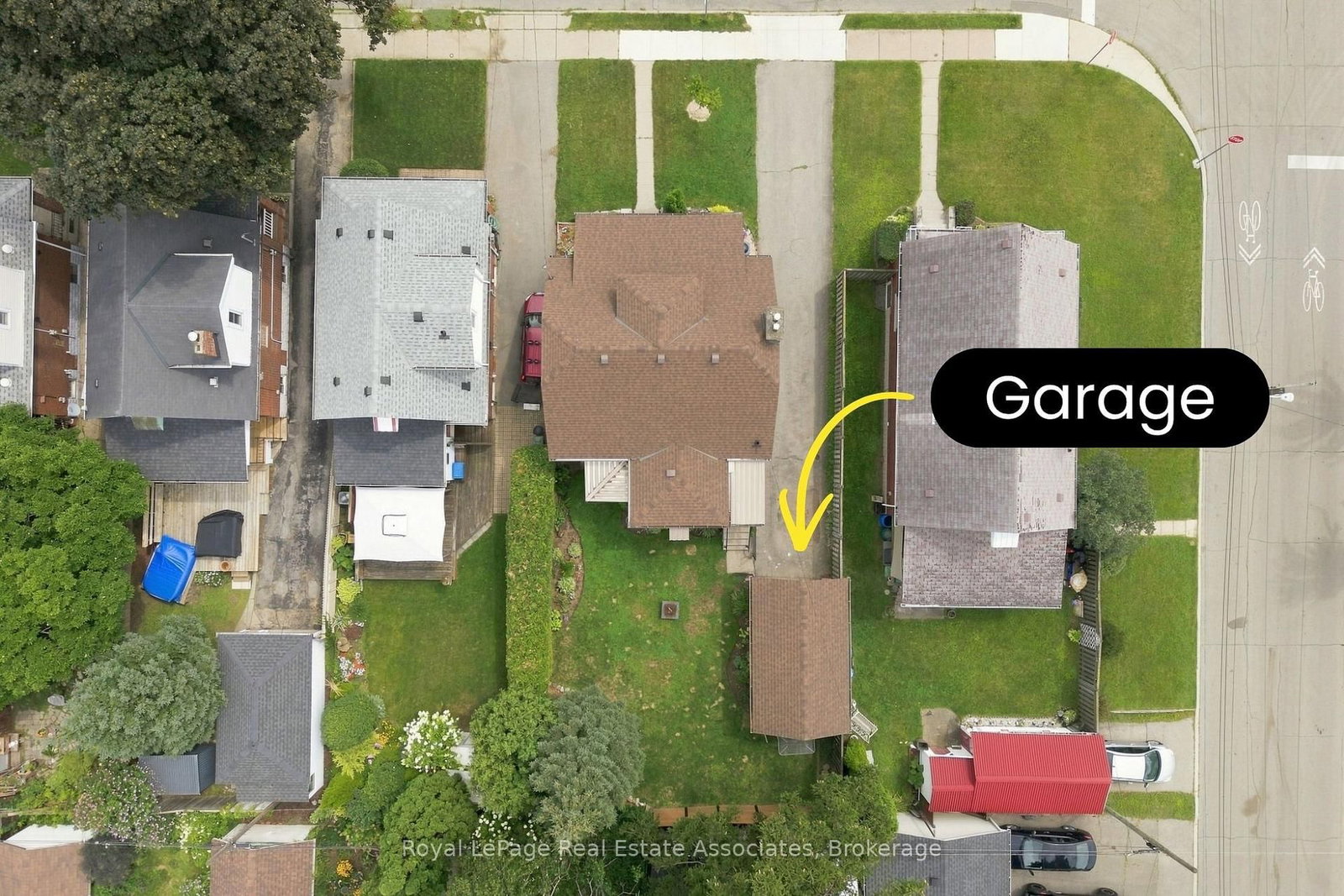 96 Huxley Avenue S • Hamilton, ON photo 2