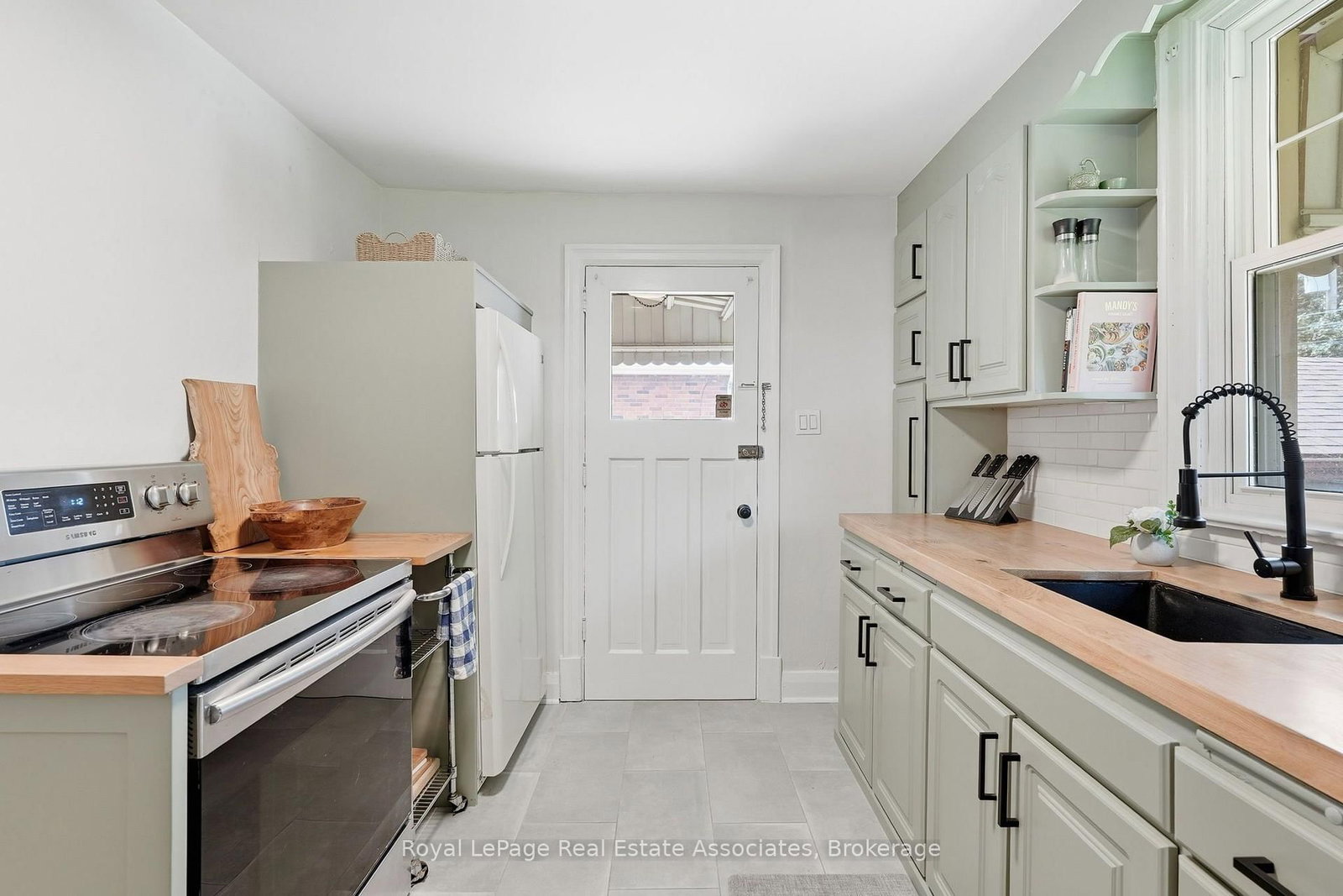 96 Huxley Avenue S • Hamilton, ON photo 22