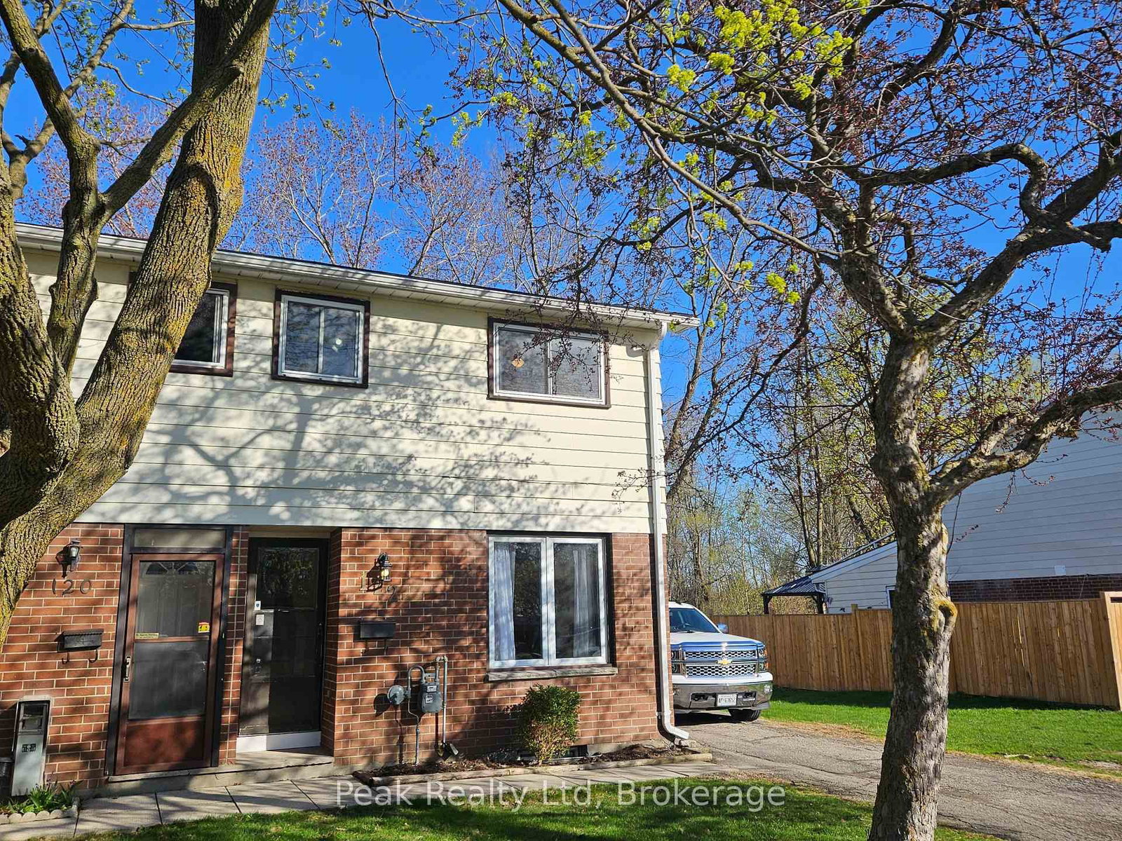 122 Keats Drive • Woodstock, ON photo 2