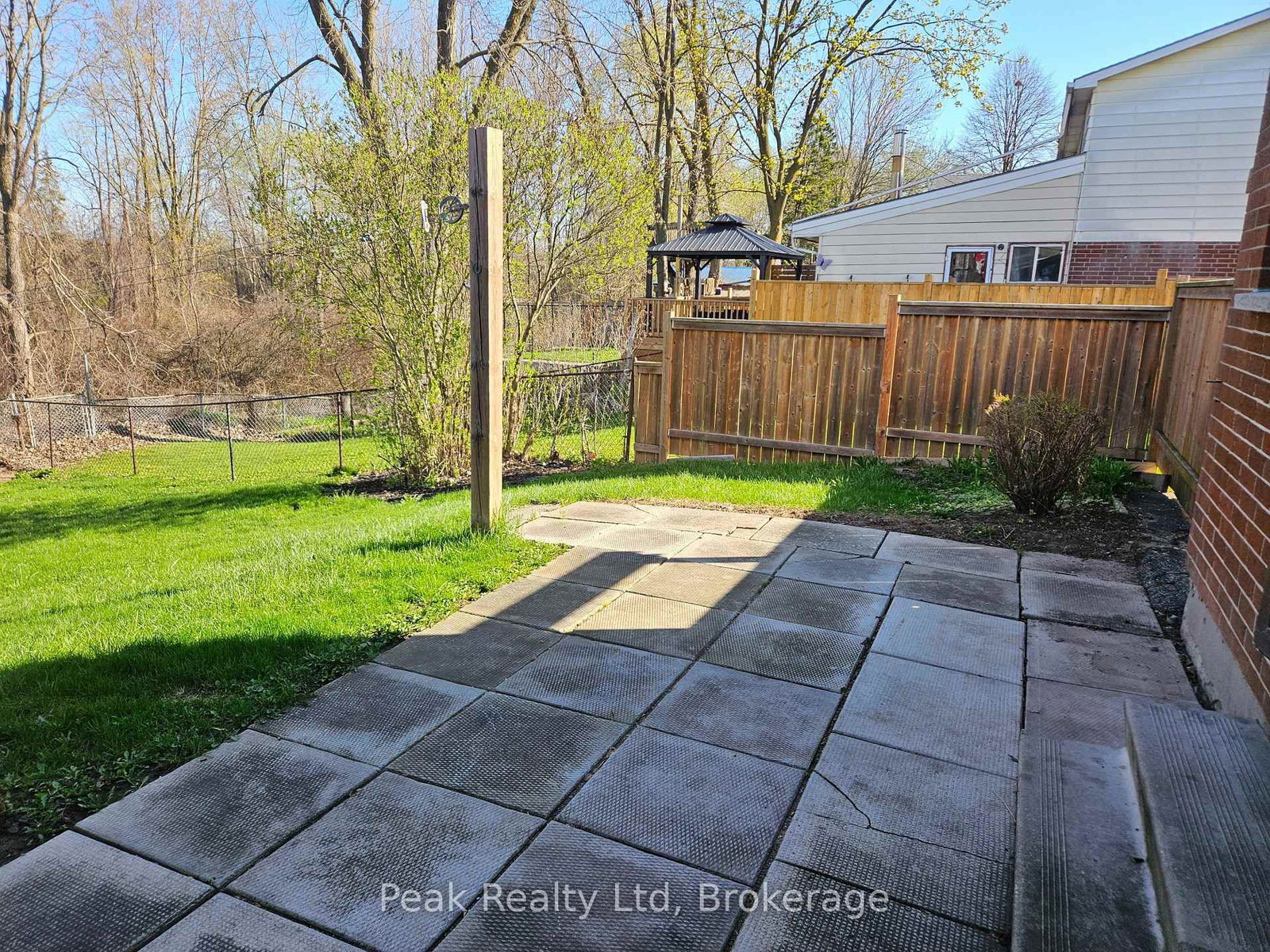 122 Keats Drive • Woodstock, ON photo 3