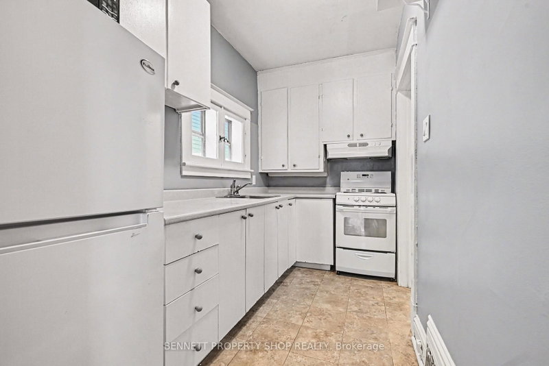 56 Smirle Ave photo 4