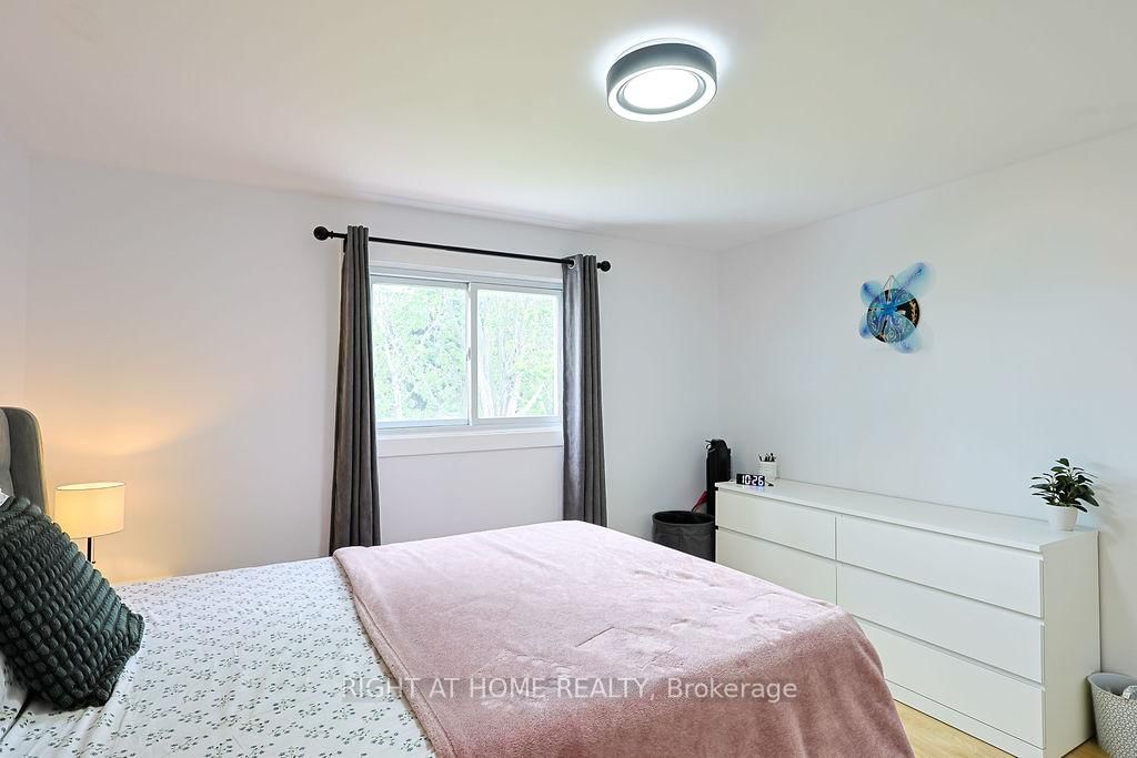 208 Admiral Drive • London East, ON photo 21