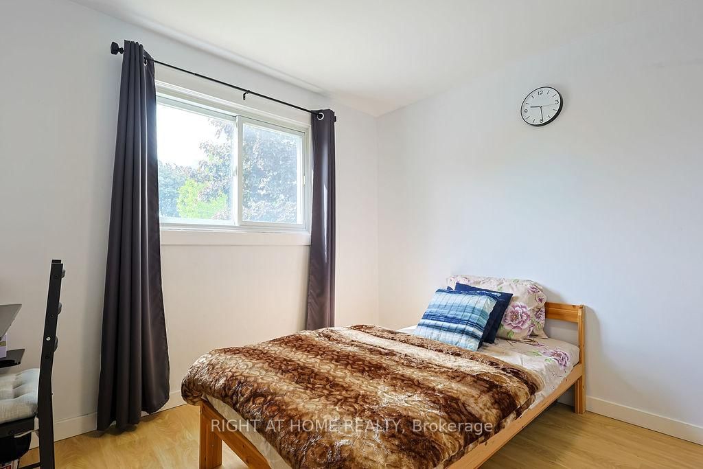 208 Admiral Drive • London East, ON photo 22