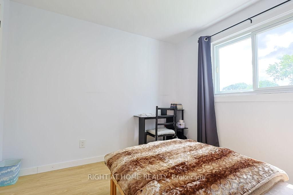 208 Admiral Drive • London East, ON photo 23