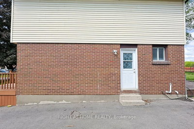208 Admiral Drive • London East, ON photo 3