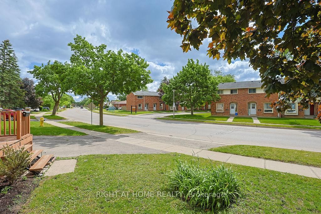 208 Admiral Drive • London East, ON photo 35