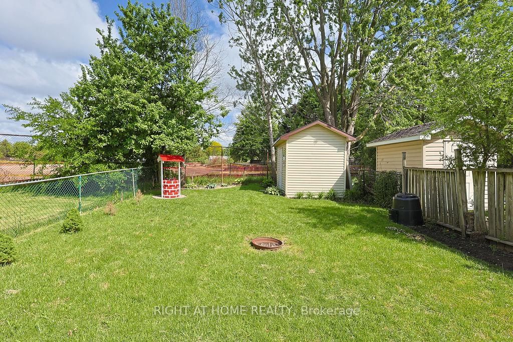 208 Admiral Drive • London East, ON photo 5