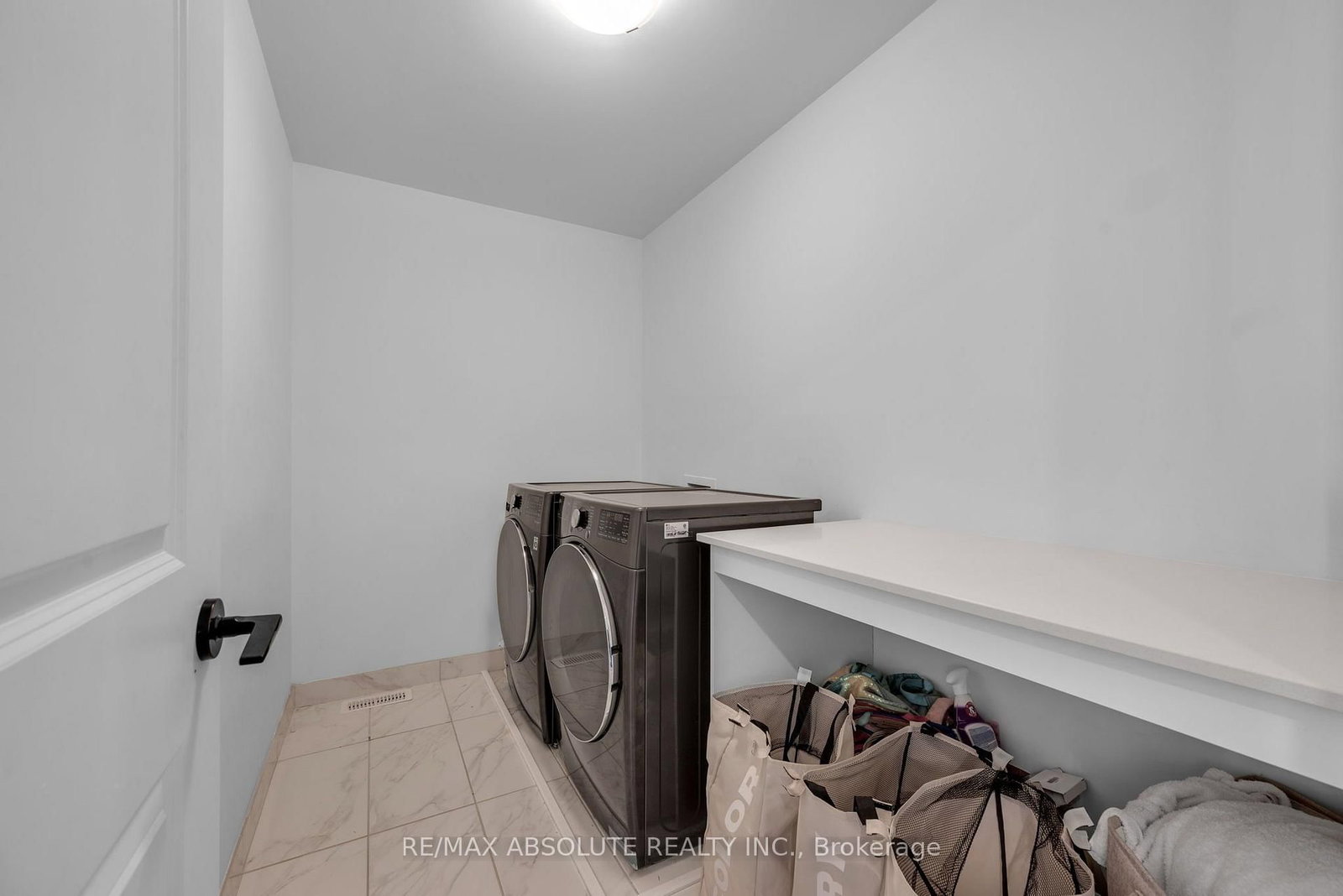 826 Chipping Circle • Ottawa, ON photo 37