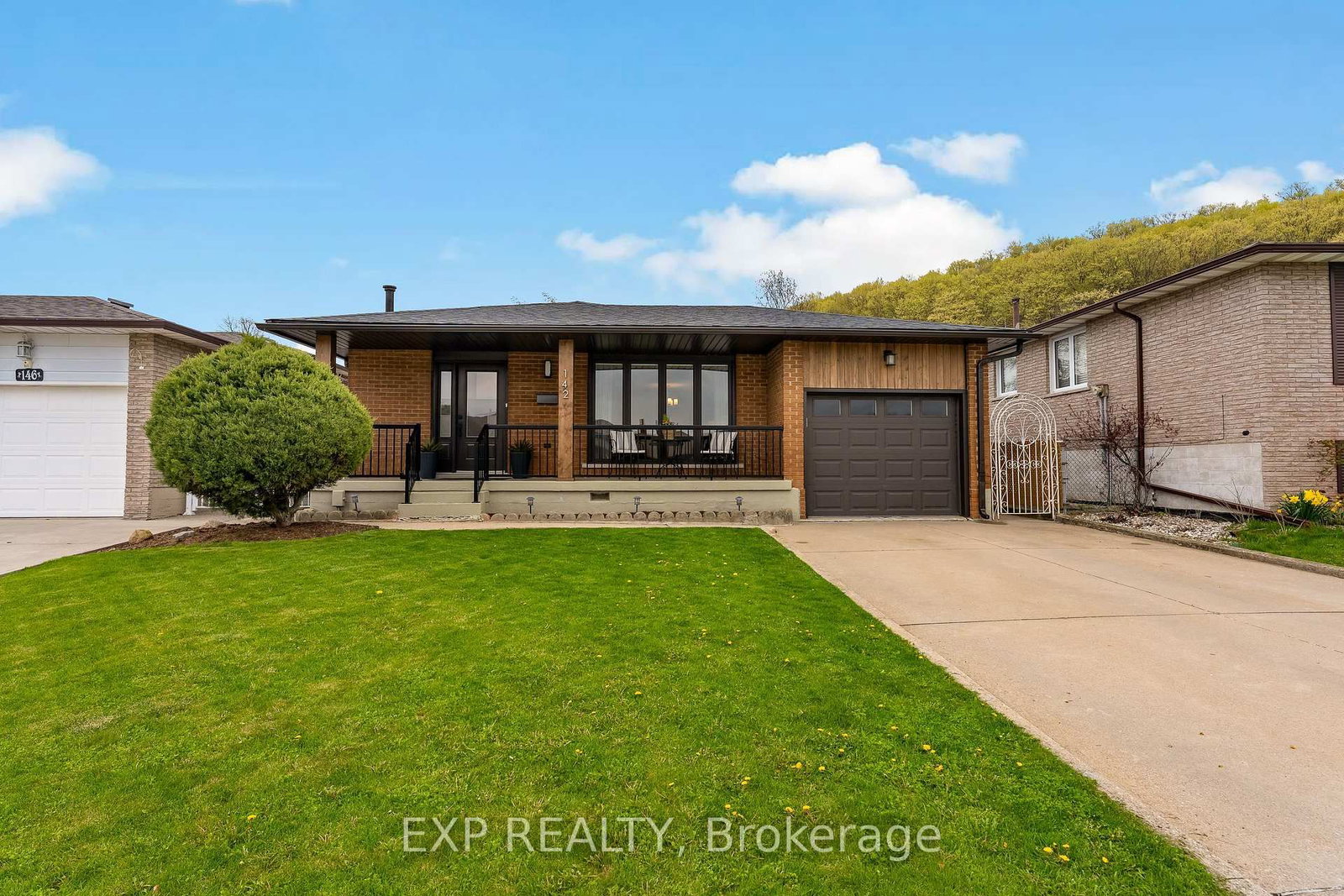 142 Marcella Crescent • Hamilton, ON photo 2