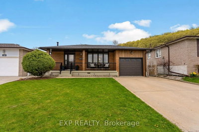142 Marcella Crescent • Hamilton, ON photo 2