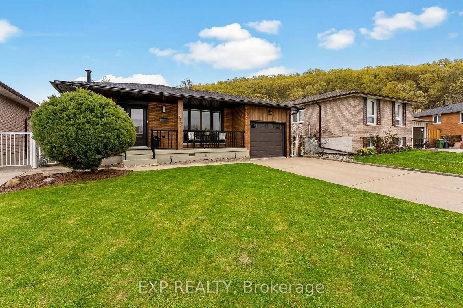 142 Marcella Crescent • Hamilton, ON photo 3