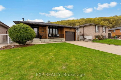 142 Marcella Crescent • Hamilton, ON photo 3